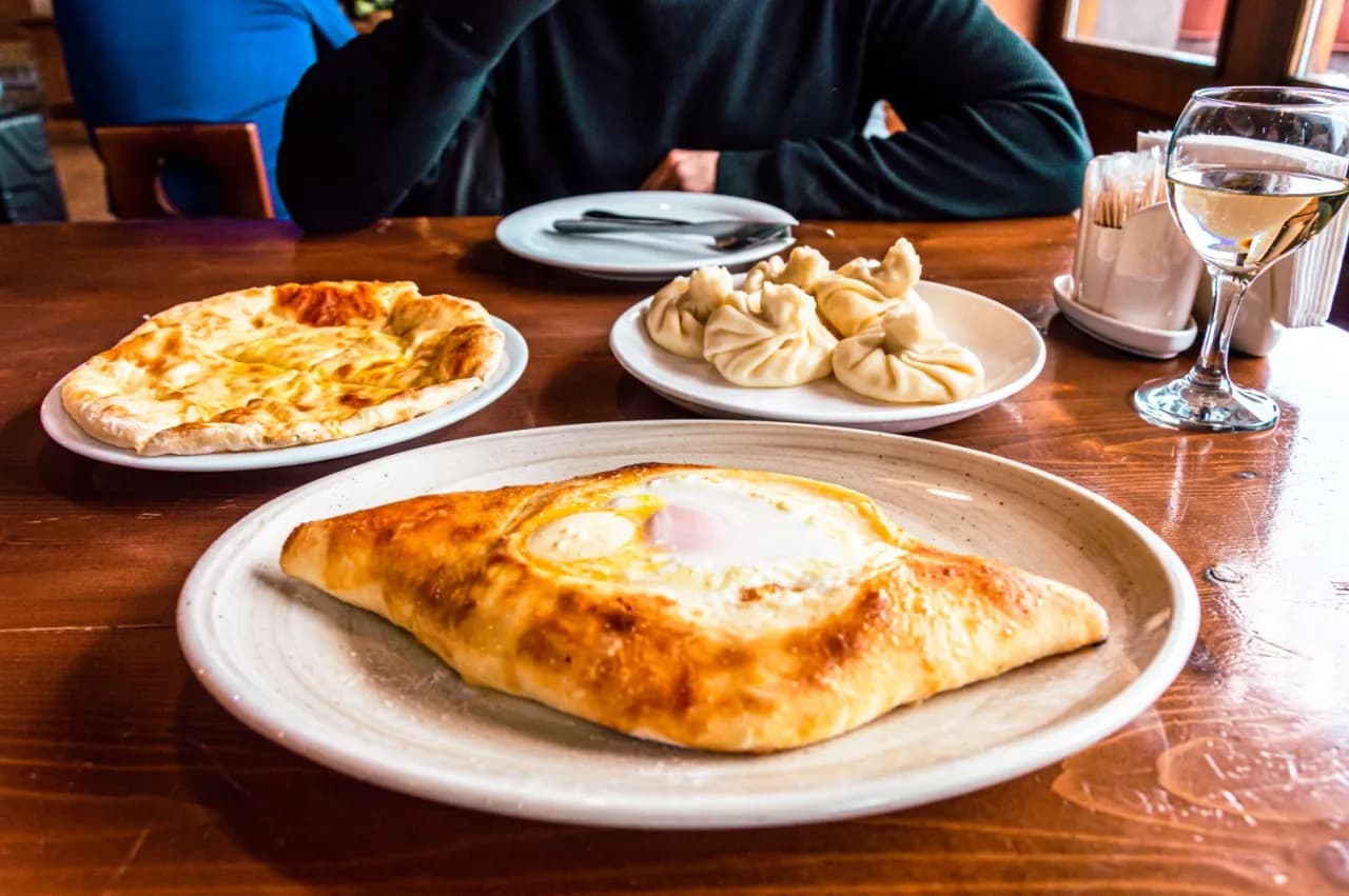 Tbilisi gdzie zjeść: najlepsze miejsca na tradycyjne jedzenie