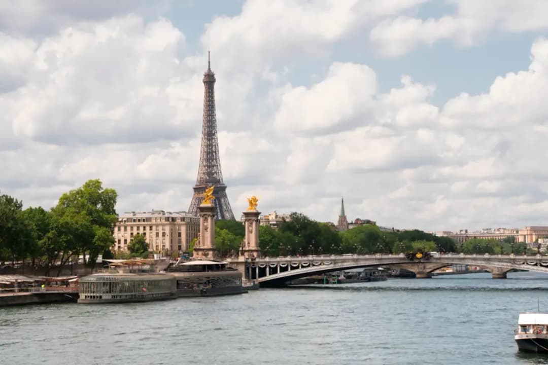 Aktualna godzina w Paryżu – nie przegap ważnych chwil