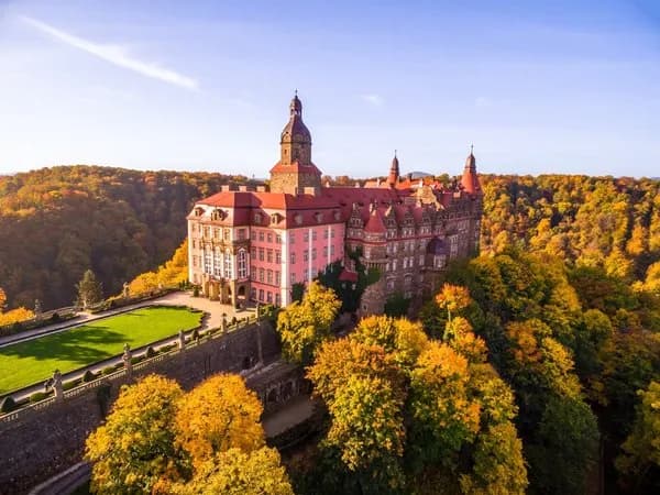 Gdzie zjeść w Zameku Książ? Odkryj wyjątkowe restauracje i smaki