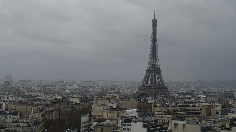 Dlaczego Paryż to miasto zakochanych? Odkryj jego magiczny urok